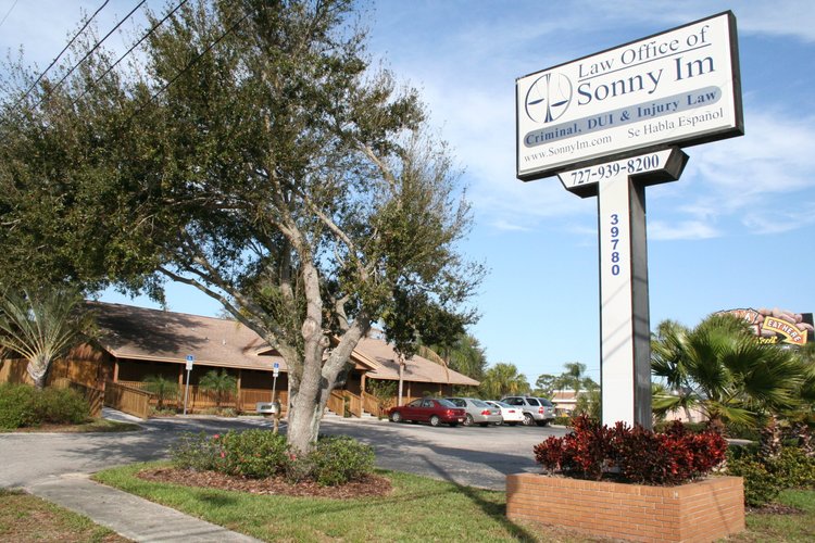 Attorney Sonny Im in the courtroom - criminal defense lawyer Pinellas County