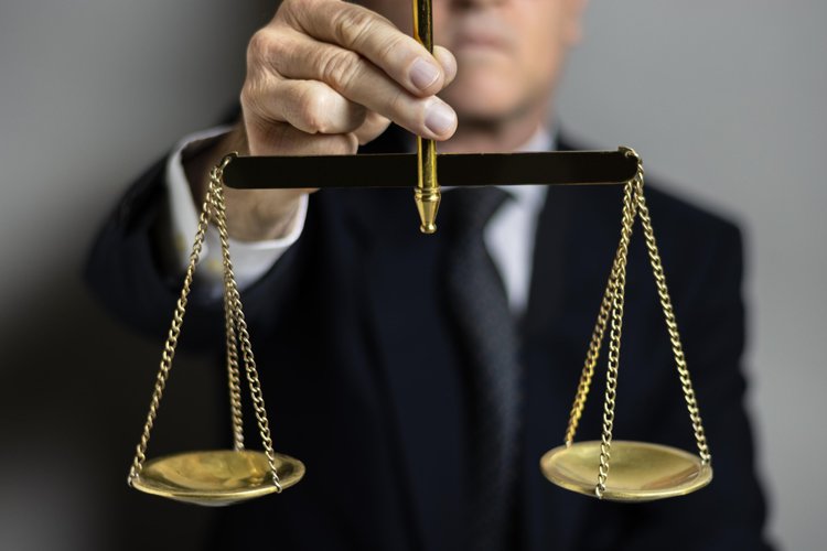 Criminal defense attorney protecting your rights in Florida court
